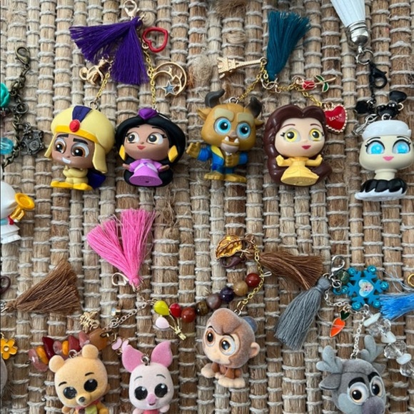 ✨🩵 Disney character keychain handmade disney Doorable keychain purse charm - Picture 6 of 7